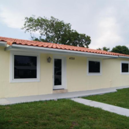 Private Studio Two Miles From Hard Rock Stadium Маями Гарденс Екстериор снимка