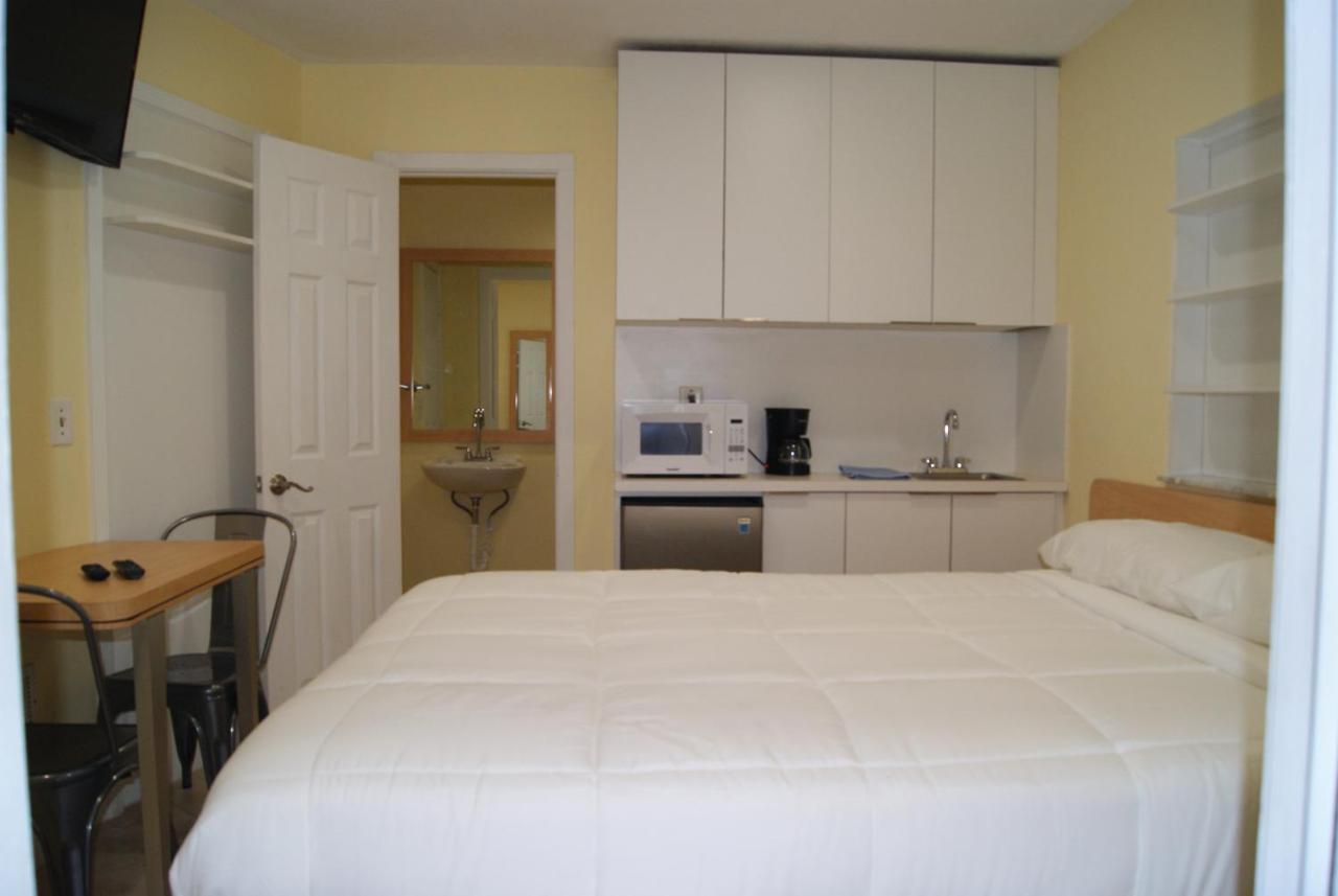 Private Studio Two Miles From Hard Rock Stadium Маями Гарденс Екстериор снимка