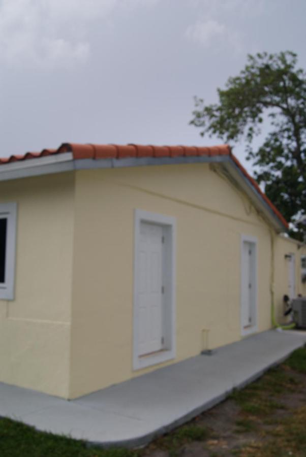 Private Studio Two Miles From Hard Rock Stadium Маями Гарденс Екстериор снимка
