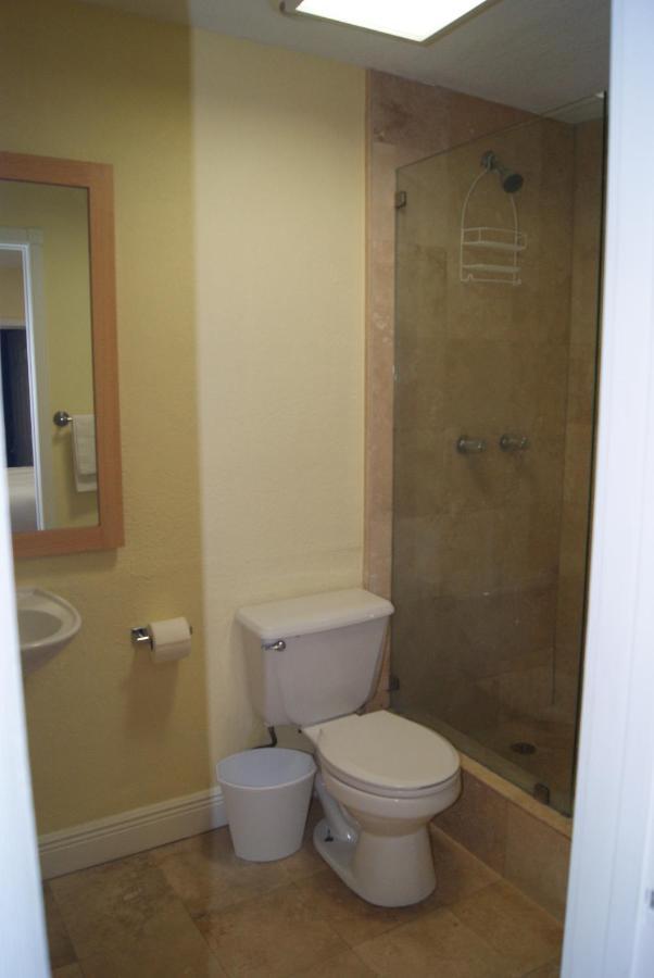 Private Studio Two Miles From Hard Rock Stadium Маями Гарденс Екстериор снимка