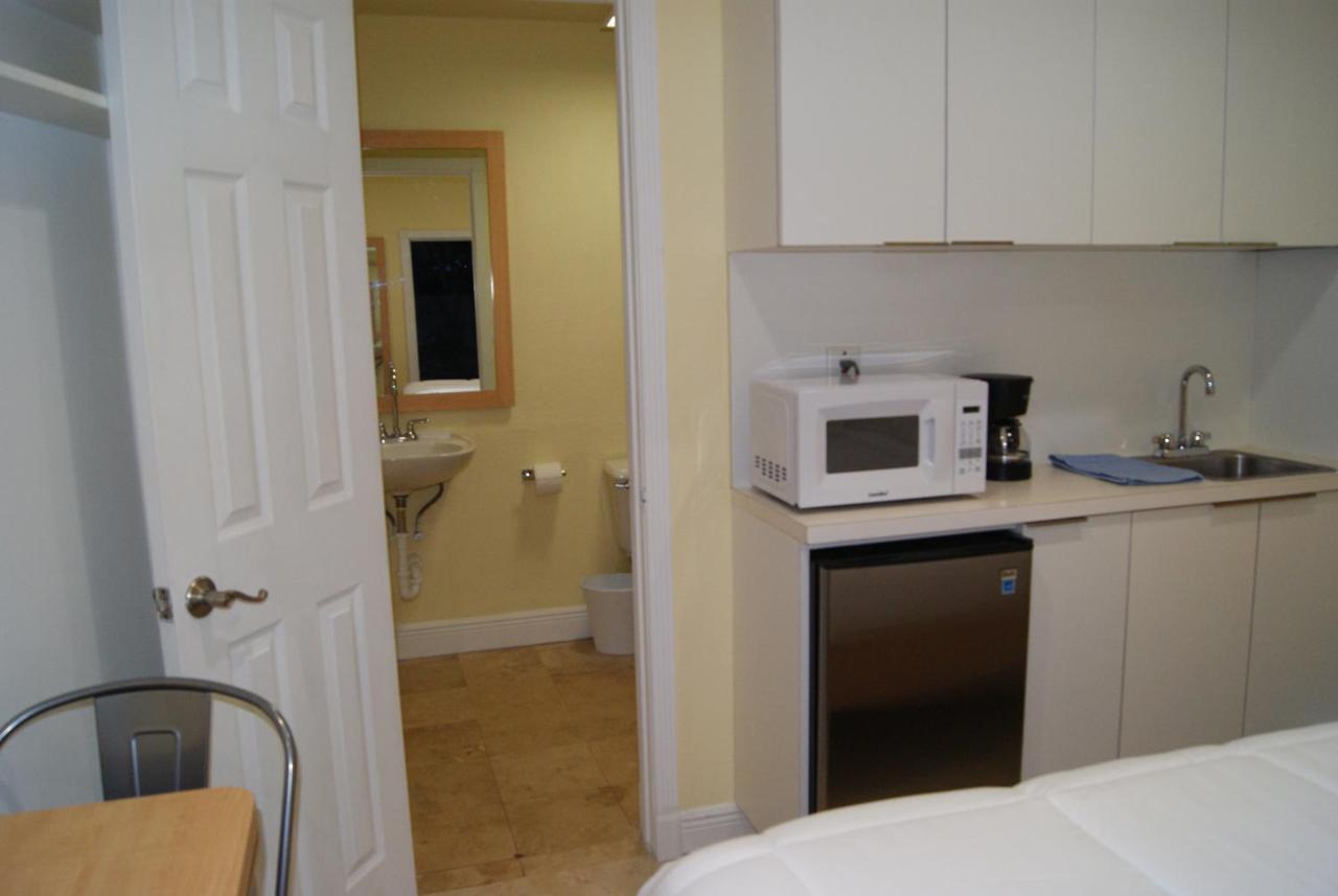 Private Studio Two Miles From Hard Rock Stadium Маями Гарденс Екстериор снимка