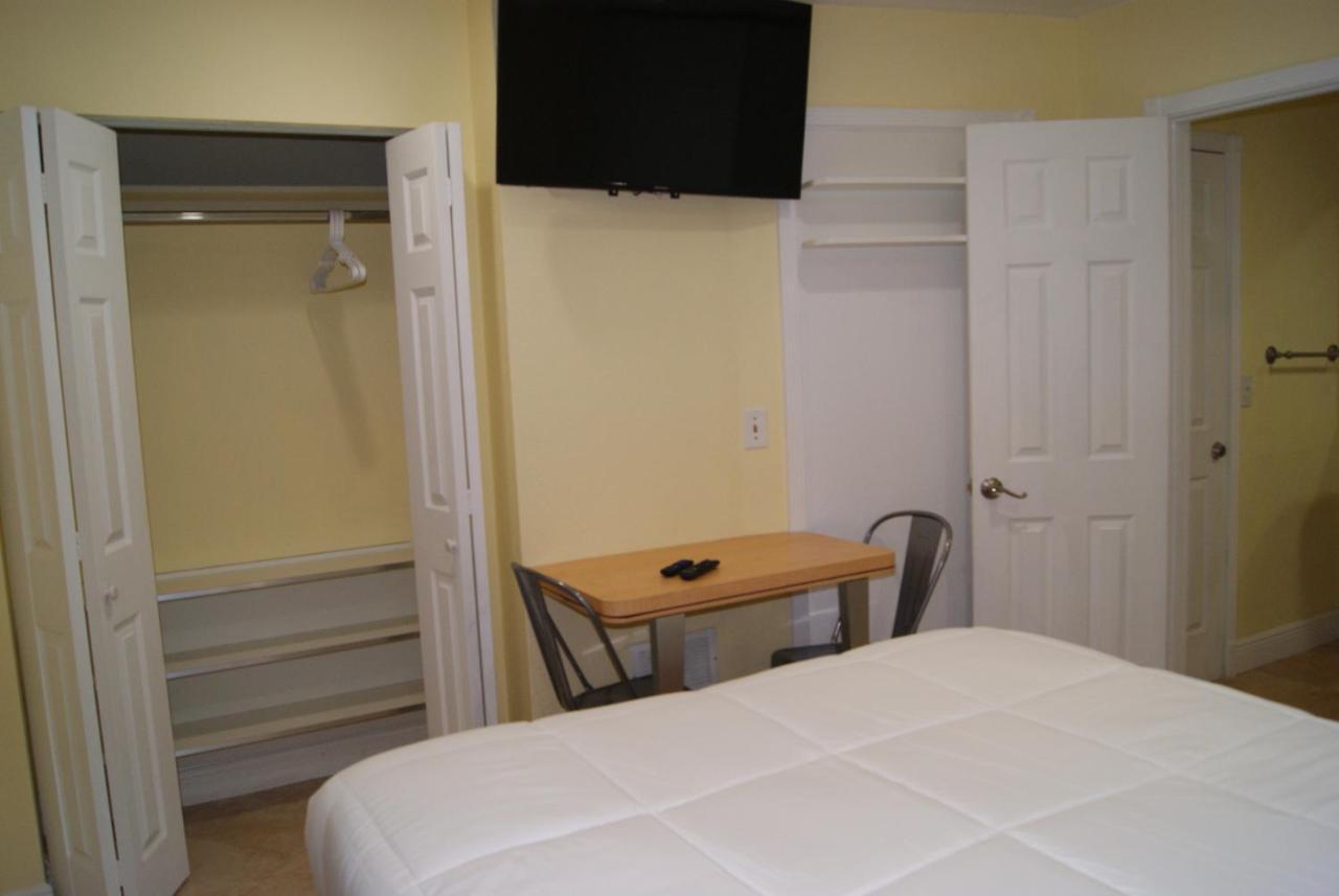 Private Studio Two Miles From Hard Rock Stadium Маями Гарденс Екстериор снимка