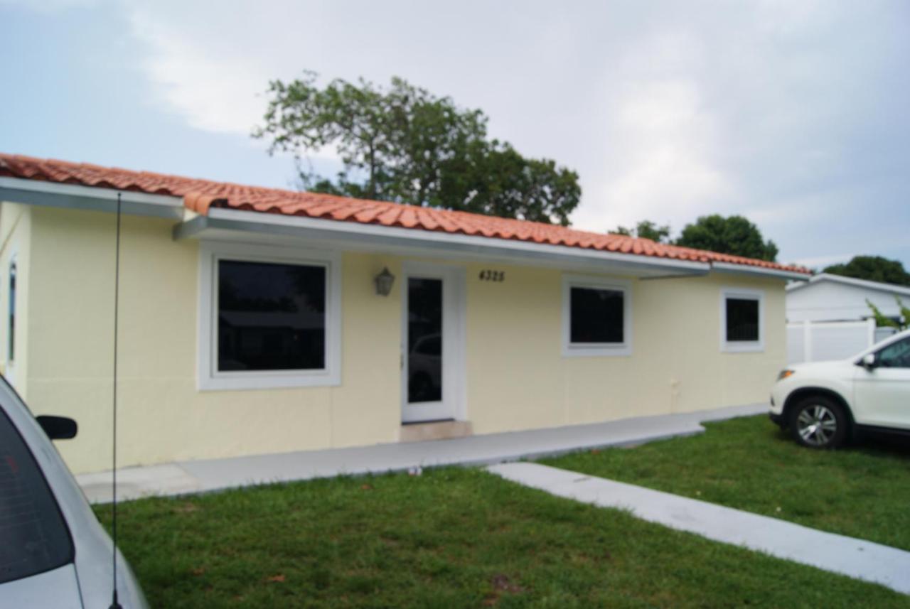 Private Studio Two Miles From Hard Rock Stadium Маями Гарденс Екстериор снимка